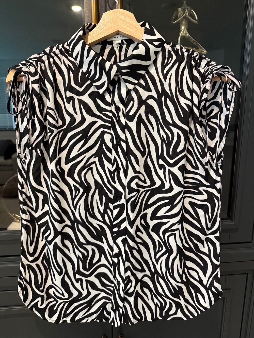Pleione Black & White Zebra-Print Sleeveless Blouse